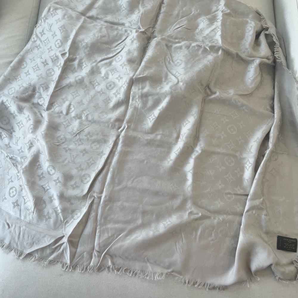 Louis Vuitton monogram silk wool 55” oversized square scarf​ - Picture 5 of 6